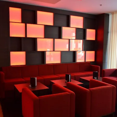 Arena 酒店 特尔纳瓦